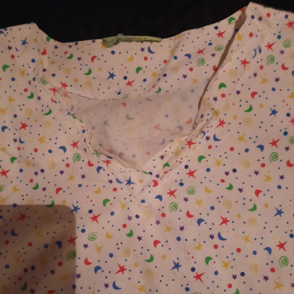 Two scrub tops - Picture 3 of 9
